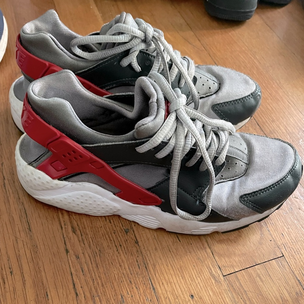 Nike youth hurache 5